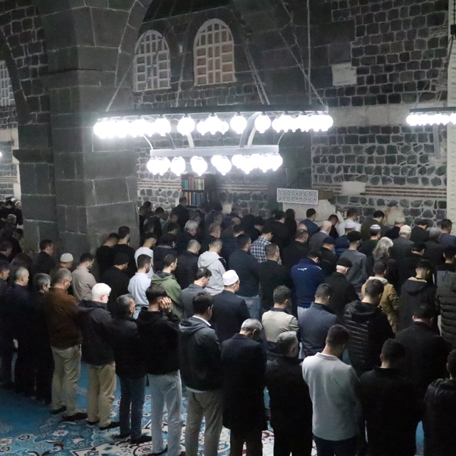 Diyarbakır'da ramazan ayının ilk teravih namazı kılındı