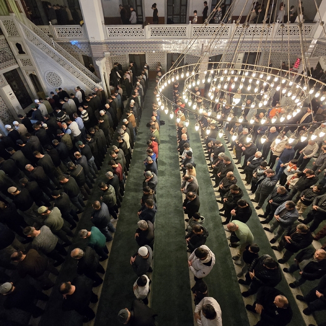 İlk teravihte vatandaşlar camiye akın etti