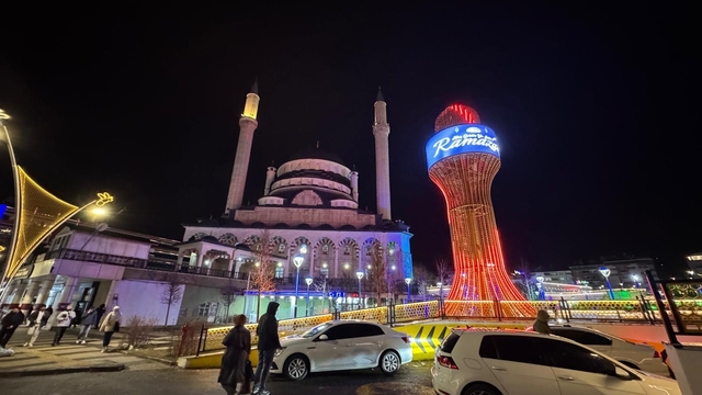 Bingöl'de ilk teravih coşkusu yaşandı