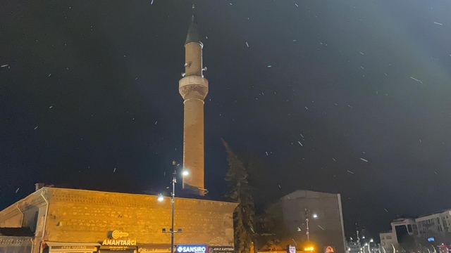 Bolu'da kar yağışı etkili oluyor