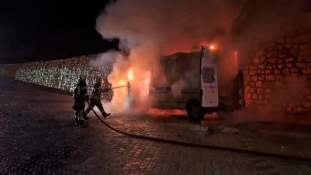 Amasya'da hasta nakil aracı alev aldı: Yatalak hasta kurtarıldı