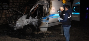 Ambulans alev aldı: Kahraman şoför, hasta ve yakınlarını kurtardı, oksijen...