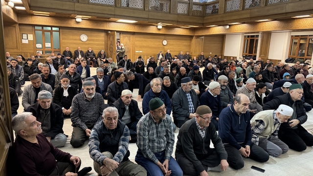 Kulu'da ilk teravih namazında camiler doldu