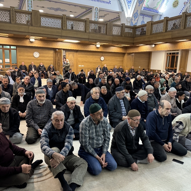 Kulu'da ilk teravih namazında camiler doldu