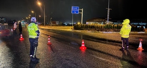 Erzincan'da kar ve sis ulaşımı aksattı