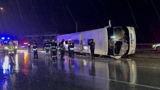 Samsun'da yolcu otobüsü devrildi: 6 yaralı