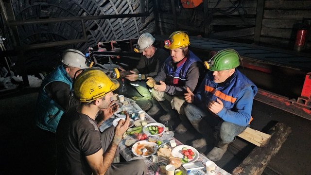 Zonguldak’ta madenciler, yerin metrelerce altında ilk sahurunu yaptı