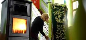 Köy Camisi imece usulü temizlendi