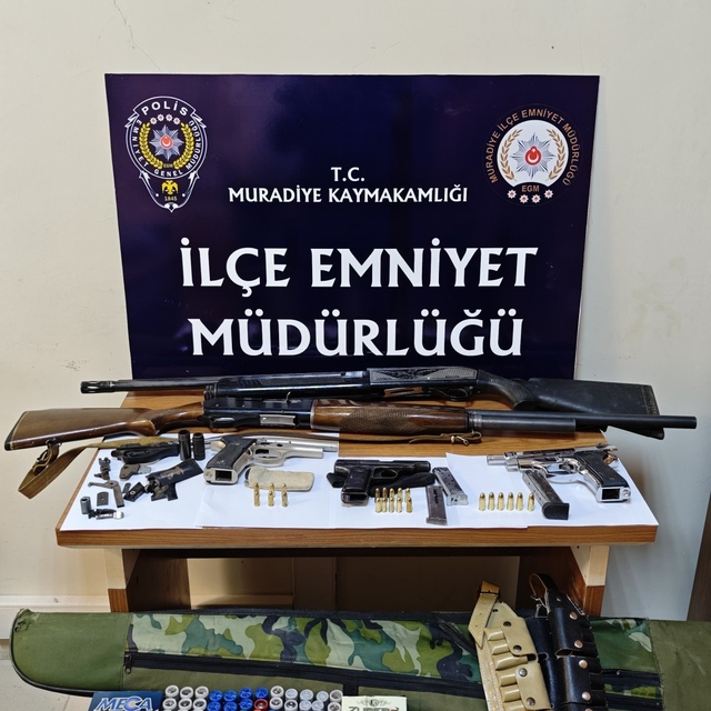 Van'da çok sayıda silah ve mühimmat ele geçirildi