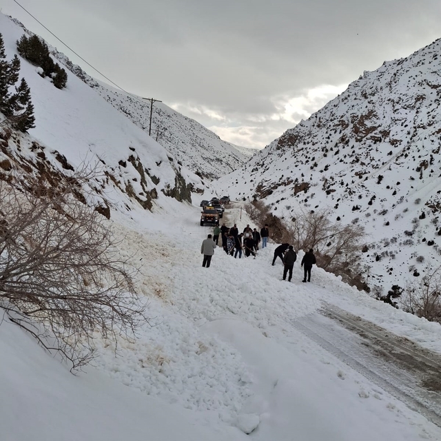 Off-road ekibi çığdan son anda kurtuldu; o anlar kamerada