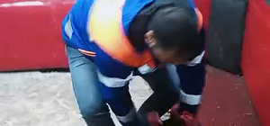 Temizlik işçisi kıyafeti giyen polisten horoz dövüşüne suçüstü; 661 bin lir...