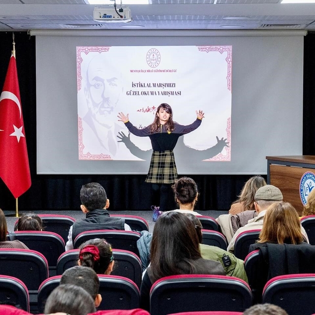 Menteşe'de öğrenciler ödüllerini aldı