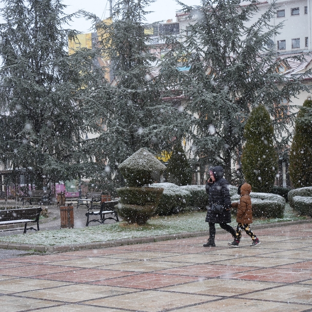 Kastamonu'da vatandaşlar, Ramazan ayının ilk gününe kar yağışıyla uyandı