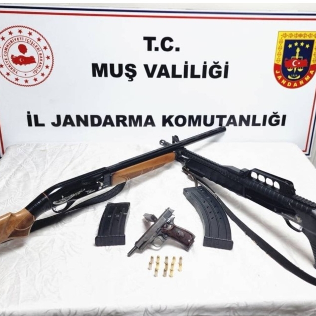 Muş'ta ruhsatsız silah operasyonu: 3 şüpheli gözaltına alındı