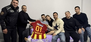 Zecorner Kaysersipor'dan operasyonda yaralanan özel harekat polisine ziyare...