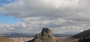 Karahisar Kalesi üzerinde bulutların dansı eşsiz manzaralar ortaya çıkardı