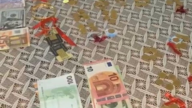 Yaşlı kadının 3 milyon liralısını dolandıran şüpheliler yakalandı
44 yıllık birikimi hedef alan dolandırıcılar, şehirden çıkamadan yakalandı