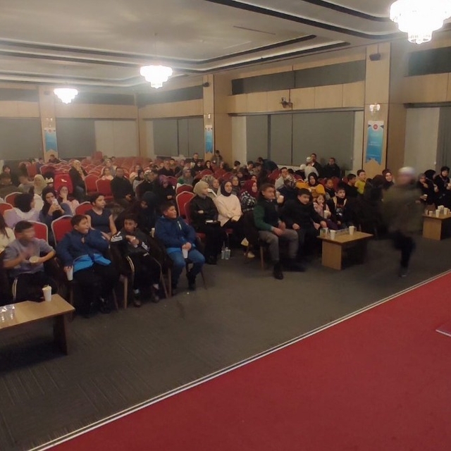 Kütahya'da gençlere yönelik "Çağrı" filmi etkinliği ilgi gördü