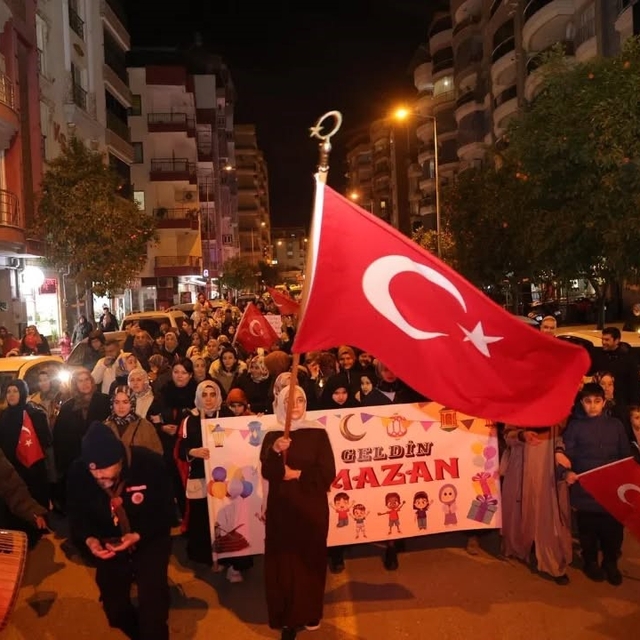 İncirliova'da Ramazan ayını Fener Alayı ile karşıladılar