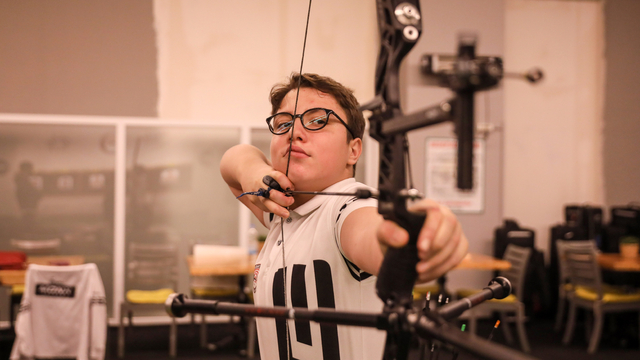 Oyuncak ok ve yay ile başladı, iki kez dünya ikincisi oldu