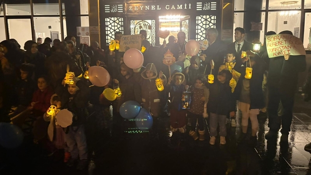 Kahta'da çocuk fener alayı yürüyüşü coşkuyla gerçekleşti