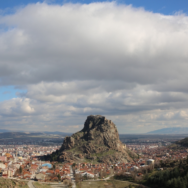 Karahisar Kalesi üzerinde bulutların dansı eşsiz manzaralar ortaya çıkardı