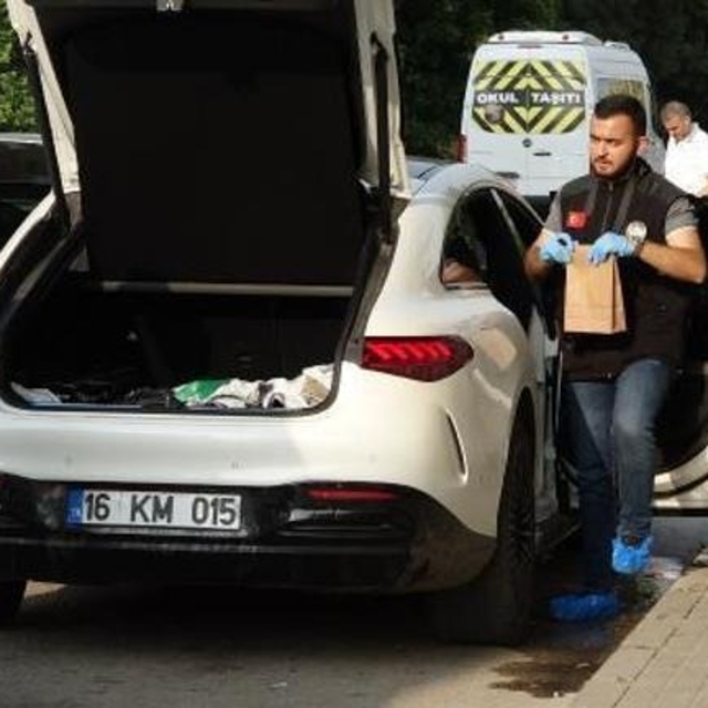 Patronunun boğazını kesip, çek, senet ve altınları alan muhasebeciye ağırla...