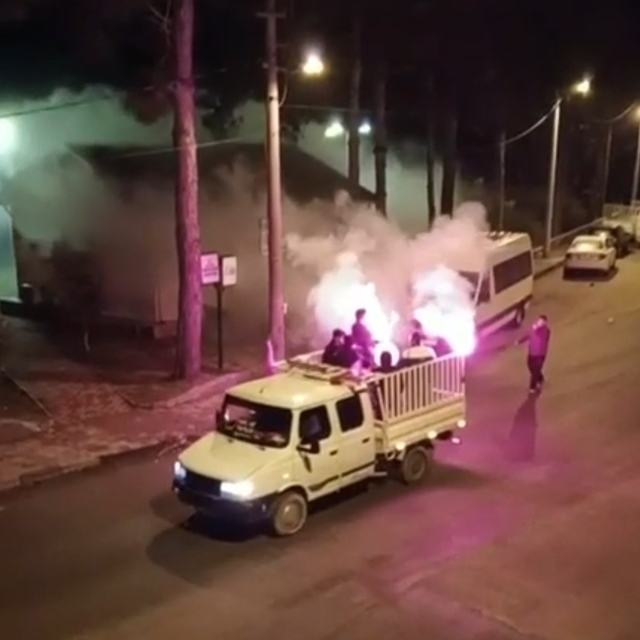 Adana'da ilk sahurda meşaleli davul şovu