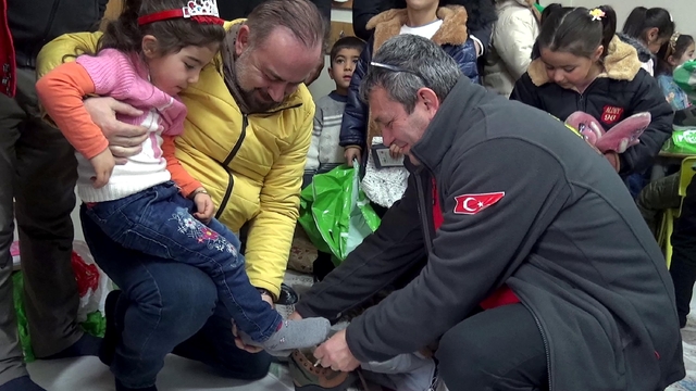 Dans kurslarından elde ettiği gelirle kırsaldaki öğrencileri 'ısıttı'