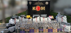 28 bin paket kaçak sigara hurdaların altından çıktı