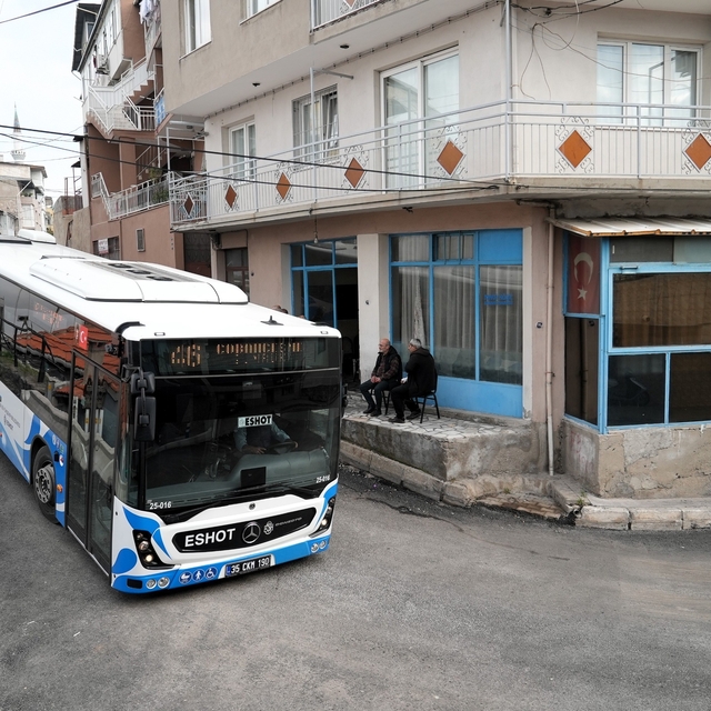 Vatandaş istedi, alçak tabanlı otobüs geldi