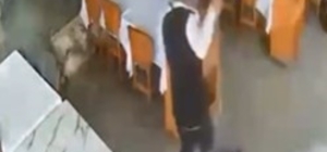 Alanya'da dalgalar balık lokantasını bastı
Kominin panik anları kameraya ya...