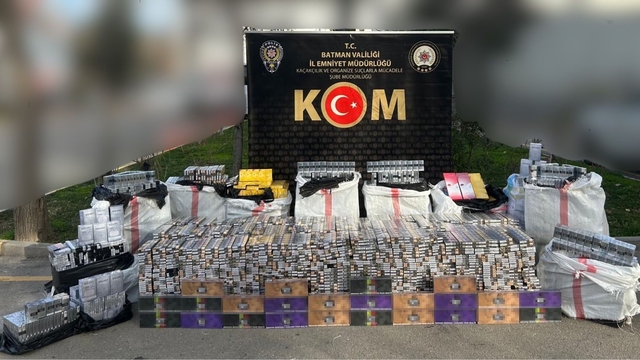 28 bin paket kaçak sigara hurdaların altından çıktı