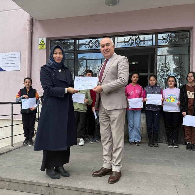 Emirdağ Gömü Ortaokulu, Avrupa'dan 'eTwinning' projesiyle ödülle döndü