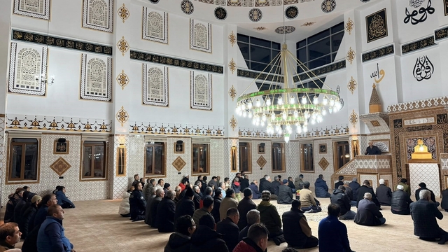 Beyağaç Çarşı Camisi ilk teravihle ibadete açıldı