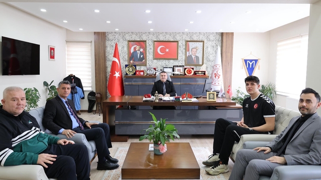 Bilecikli hentbolcu Emirhan Çiftçi U18 Milli Takımı'na seçildi