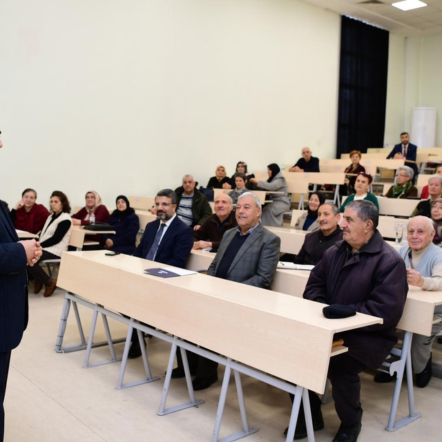 Battalgazi Belediye Başkanı Bayram Taşkın: "Öğrenmenin yaşı olmadığını kanı...