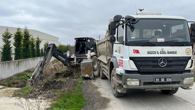 Su kanaları temizleniyor