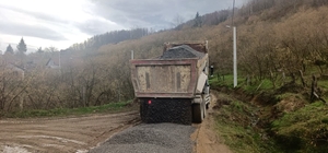 Köy yollarında çalışmalar sürüyor