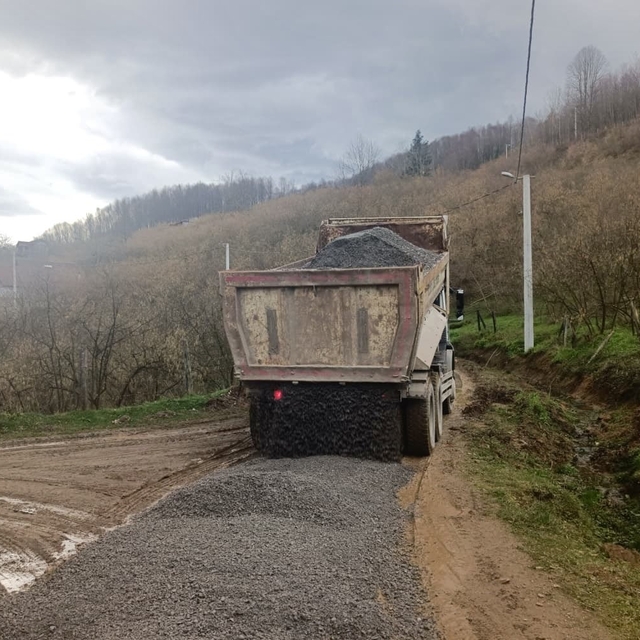 Köy yollarında çalışmalar sürüyor