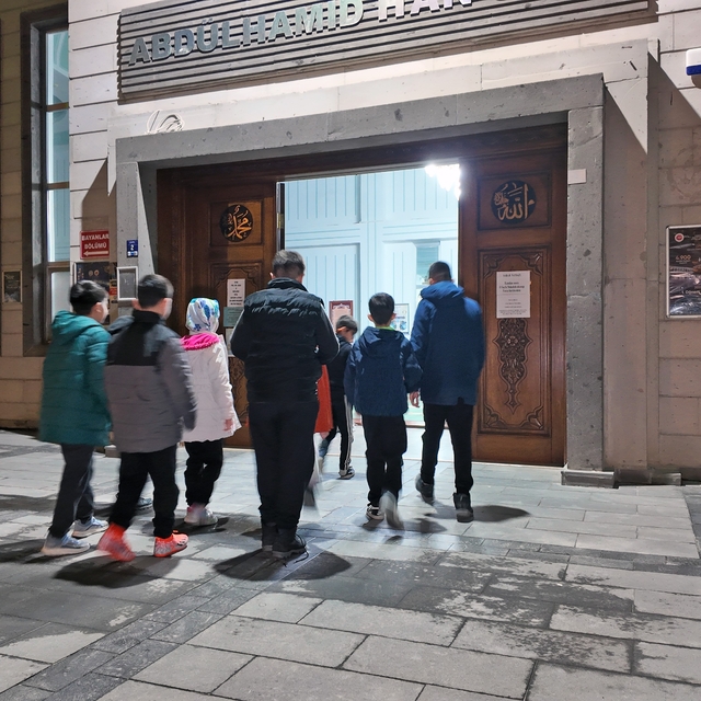 Talas'ta camiler çocukların neşesiyle şenleniyor
İlk teravihte çocuklar kay...