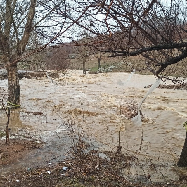 Ekinözü Belediyesi'nin yaptığı yol ilk yağmurda taşkın altında kaldı