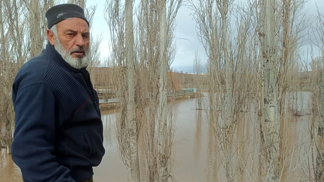 Sivas'ta karların erimesi ile dereler taştı, tarım arazileri göle döndü