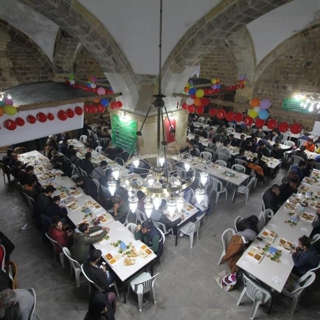 Bayburt'ta geleneksel iftar sofrası tarihi Taşhan'da kuruluyor