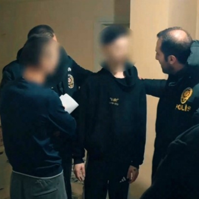 Telefonda aradıkları 4 kişiyi yaklaşık 5 milyon TL dolandıran şahıslar tutu...