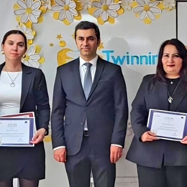 Çeşmeli öğretmenlerden uluslararası başarı