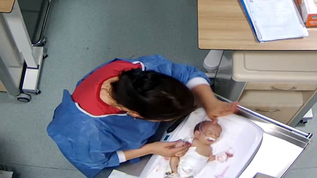 5 günlük bebeği darbeden hemşire: Bir anlık refleksle oldu