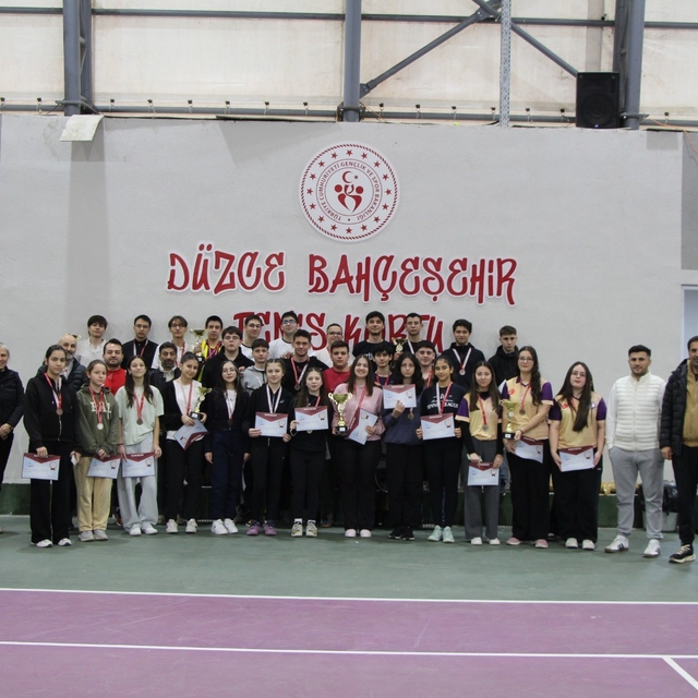 Teniste şampiyonlar belle oldu