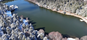 Beyaza bürünen Gölcük Tabiat Parkı dron kamerasında