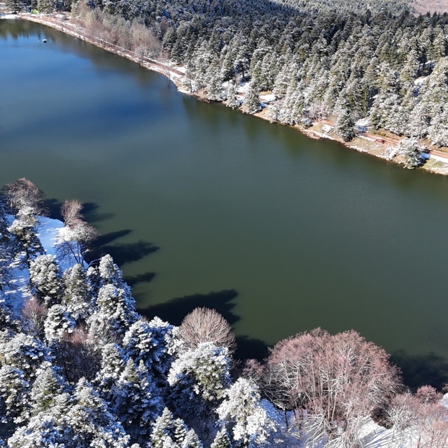 Beyaza bürünen Gölcük Tabiat Parkı dron kamerasında